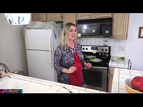 ❤️ Ibu tiri memerah susu dia di dapur sebelum kencannya Video seks di porno id.klassikaprint.ru ️