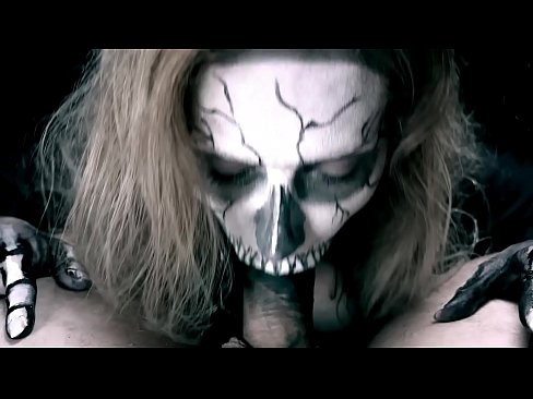 ❤️ Gadis iblis mengisap ayam dengan mulut hitamnya dan menelan air mani. Video seks di porno id.klassikaprint.ru ️