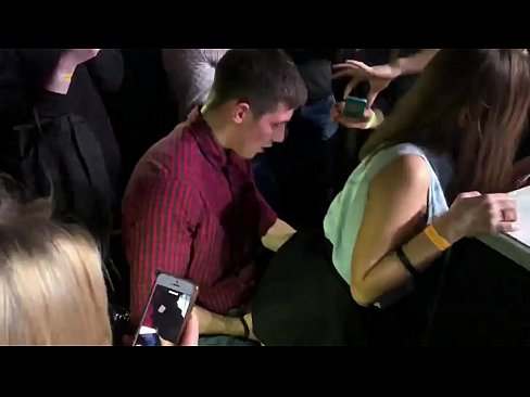 ❤️ Seks nyata di klub malam Rusia. Gadis Rusia berusia 18 tahun di anus dan vagina bercinta di klub malam Video seks di porno id.klassikaprint.ru ️