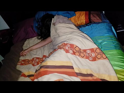 ❤️ Anak tiri memarahi ibu tirinya yang masih muda saat dia tidur. Video seks di porno id.klassikaprint.ru ️